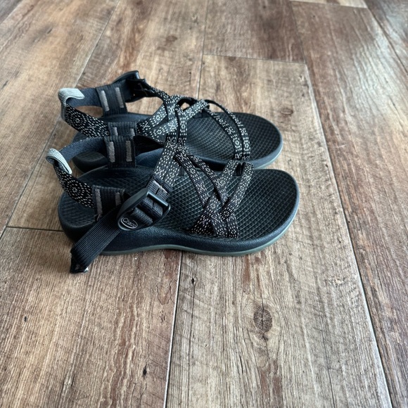 Chaco black sporty waterproof sandals youth size 1 - Picture 8 of 9